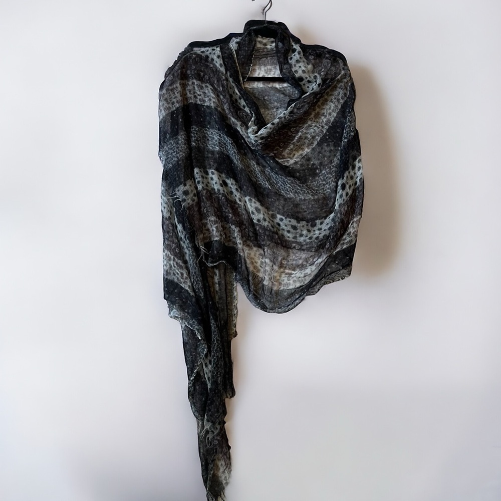 Sue & Kashmere Animal Print Cashmere Scarf Shawl Wrap - Picture 2 of 13